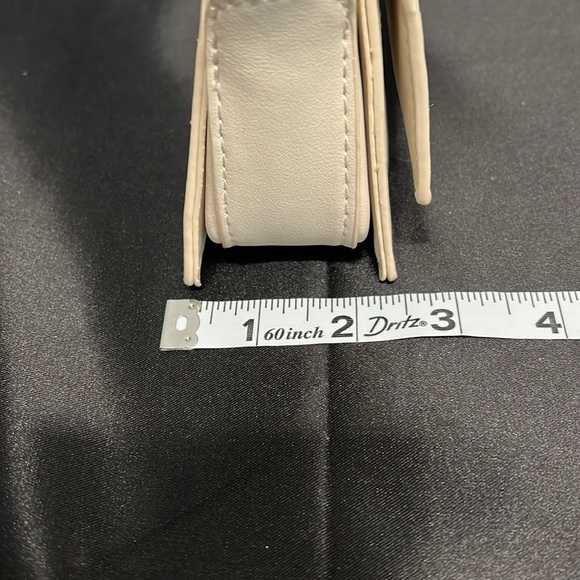 Steve Madden | Vanilla Clutch/Shoulder/Crossbody Purse - Picture 15 of 15